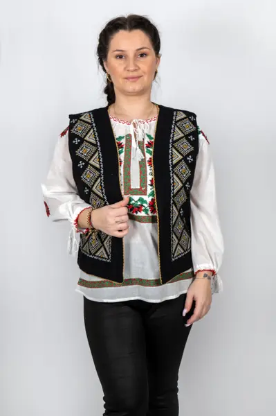 Vesta brodata cu model traditional Alina 13