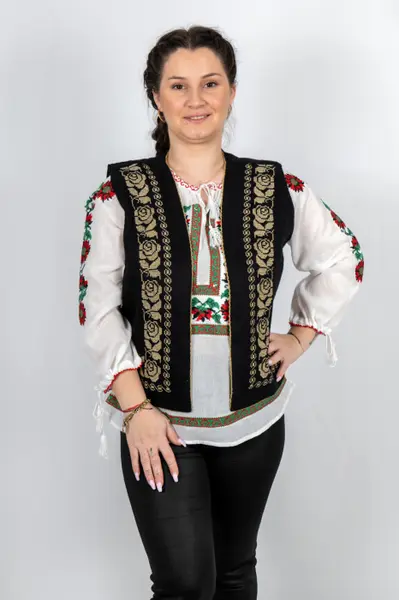 Vesta brodata cu model traditional Alina 15