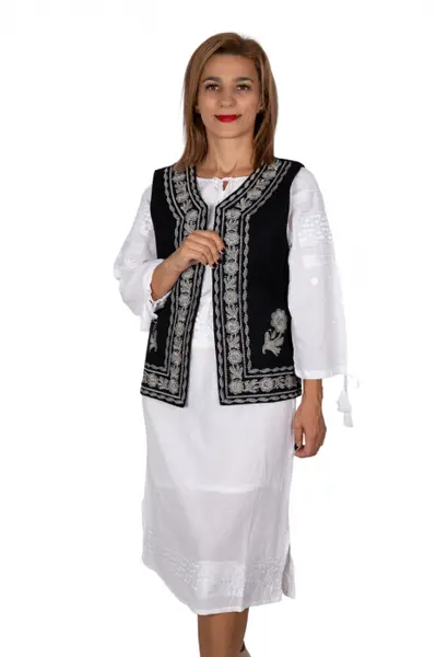 Vesta brodata cu model traditional Alina 19