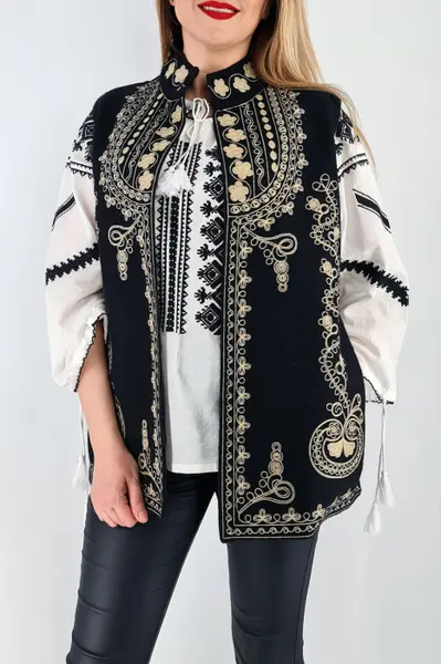Vesta brodata cu model traditional Ania 4