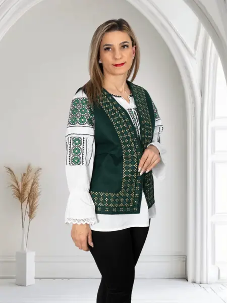 Vesta brodata traditional Luana 2