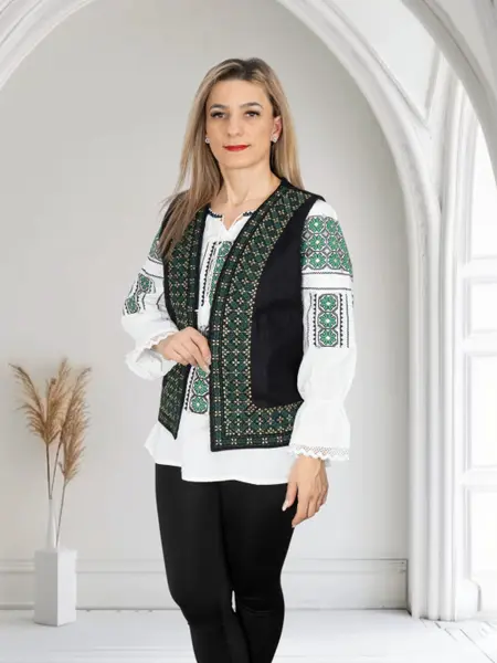Vesta brodata traditional Luana