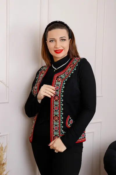 Vesta traditionala neagra cu broderie florala multicolora Emanuela 02