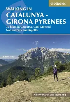 Walking in Catalunya - Girona Pyrenees. 35 hikes in Garrotxa, CadA -MoixerA(3) Natural Park and RipollAs, Paperback/Jacint Mig
