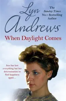When Daylight Comes: An Engrossing Saga of Family, Tragedy and Escapism, Paperback/Lyn Andrews