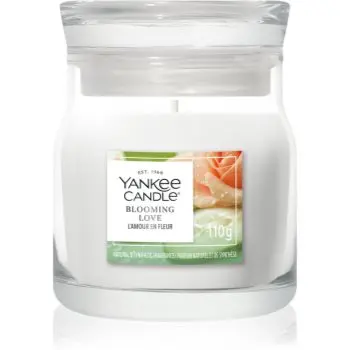 Yankee Candle Blooming Love lumânare parfumată Signature